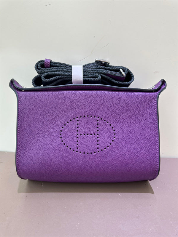  tote bag interior and compartment view