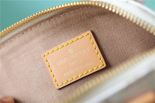  elegant top-handle bag detail view showing craftsmanship 14