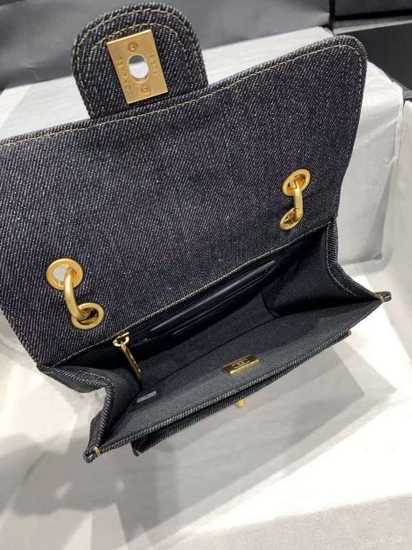 Zivas Charm Chic Craftsmanship Luxury Handbag (Contemporary Shape Language) – Full Silhouette