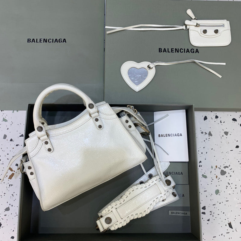 Understated Premium PU Leather Handbag - Chic Everyday Appeal | Women's Statement Accessory #336 - close-up detail shot (image 3) of designer-inspired handbag