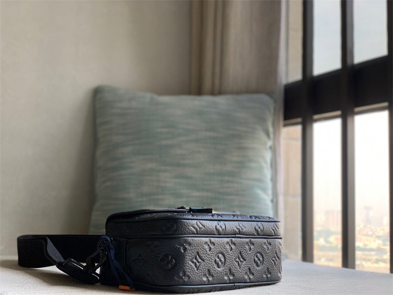  Smart everyday bag carried on shoulder 10