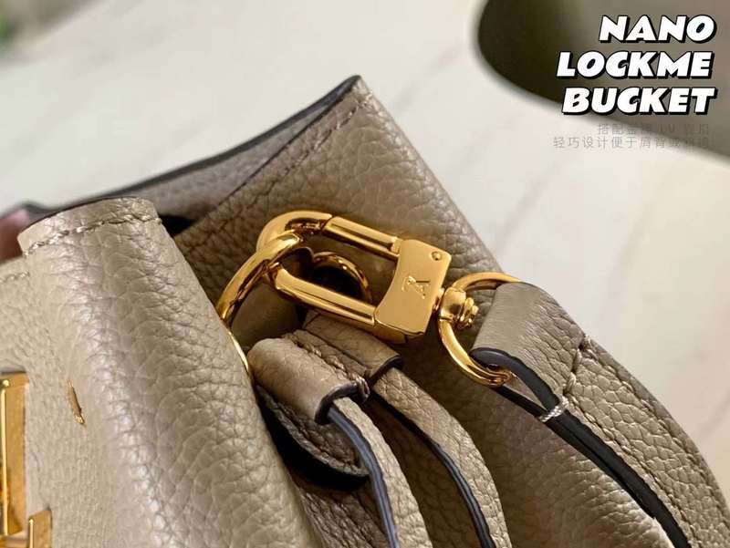 Handle and strap detail of classic statement women's handbag – women's everyday handbag