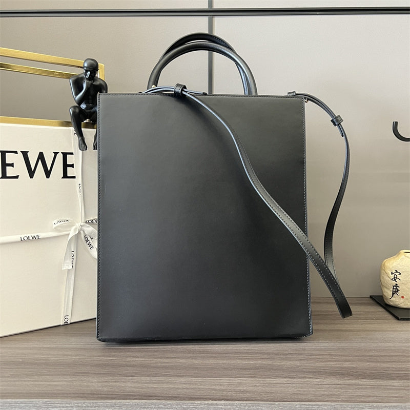 Ziva's Charm handbag – front view (36cm*28.5cm*7.5cm)