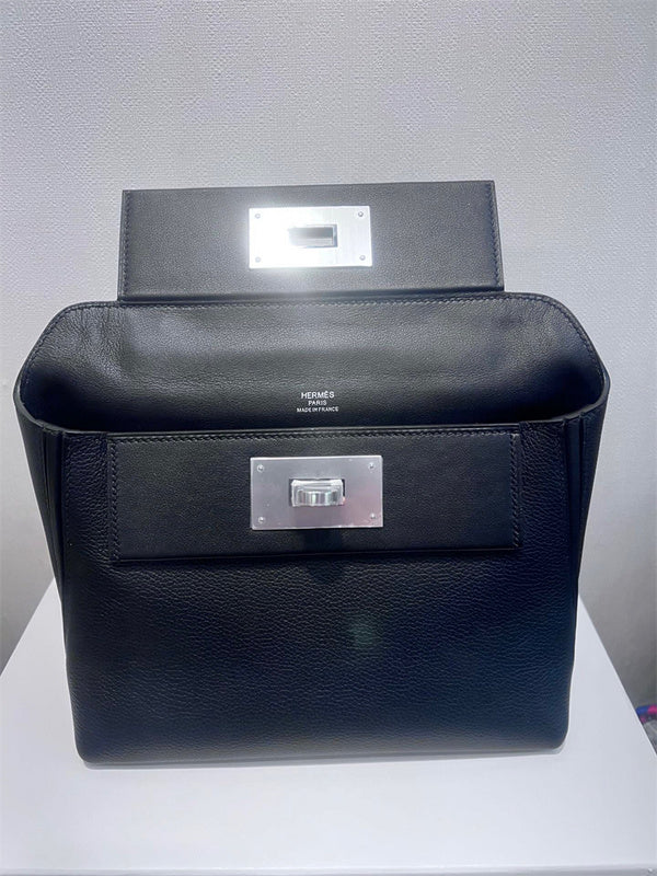 Side view of fluid structured handbag