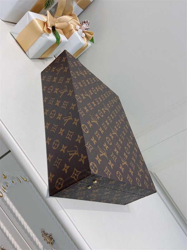  signature carryall bag styled with outfit 18