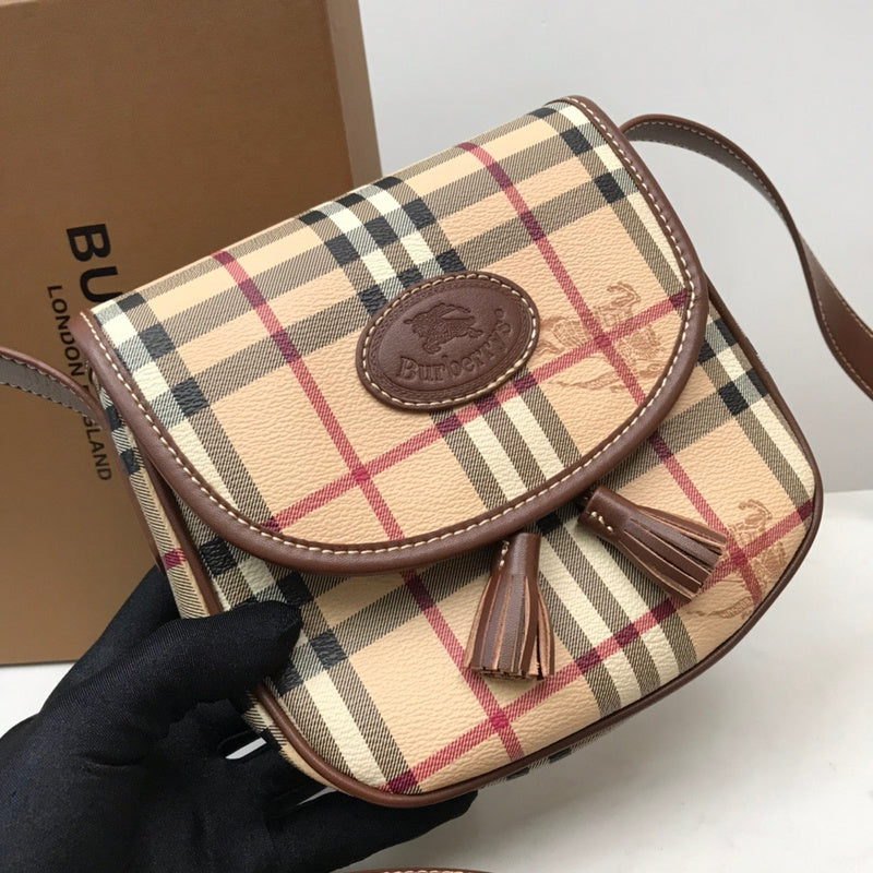 Ziva's Charm handbag – close-up view (one versatile size)