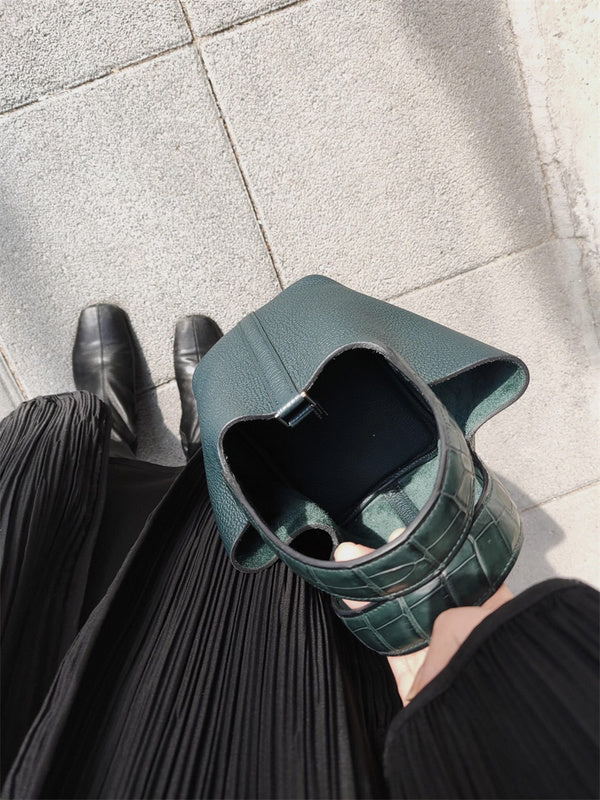  shopper bag interior and compartment view