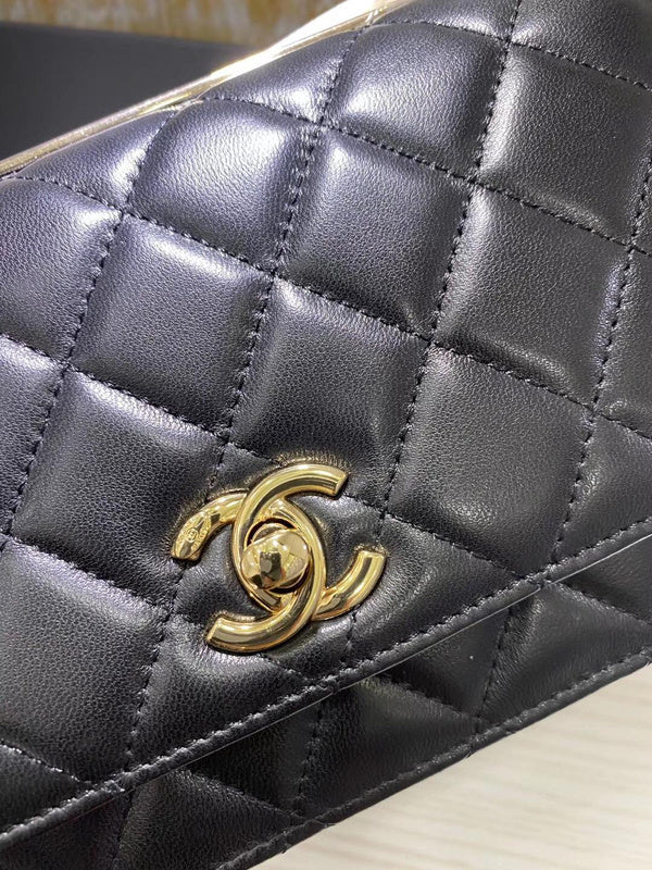 Zivas Charm Timeless Appeal Fashion Handbag (Everyday Luxury Essential) – Interior View