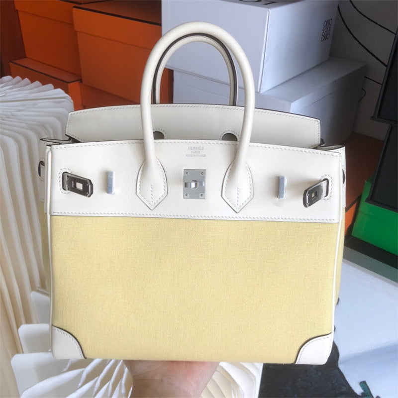  Elegant tote bag front view