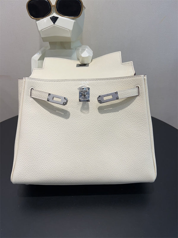  shoulder bag interior and compartment view