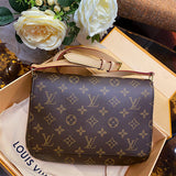  Effortless tote bag front view