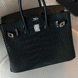  Smart structured bag carried on shoulder