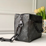 Handle and strap detail of premium structured women's handbag – women's luxury accessory