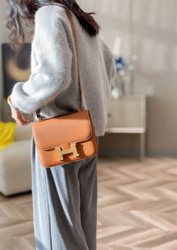Streamlined bag women's premium everyday handbag
