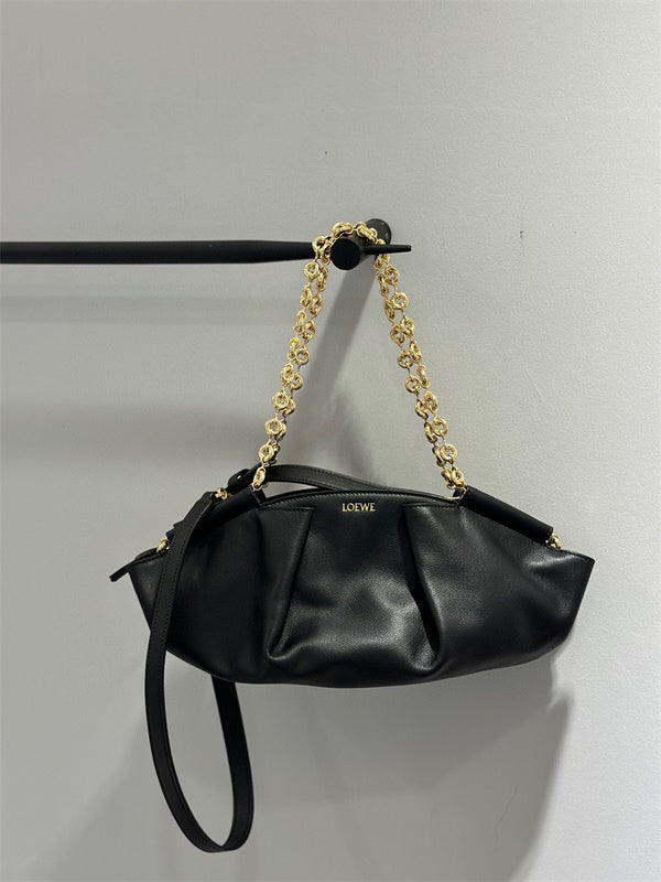 Ziva's Charm handbag – close-up view (35cm*21cm*11.5cm)