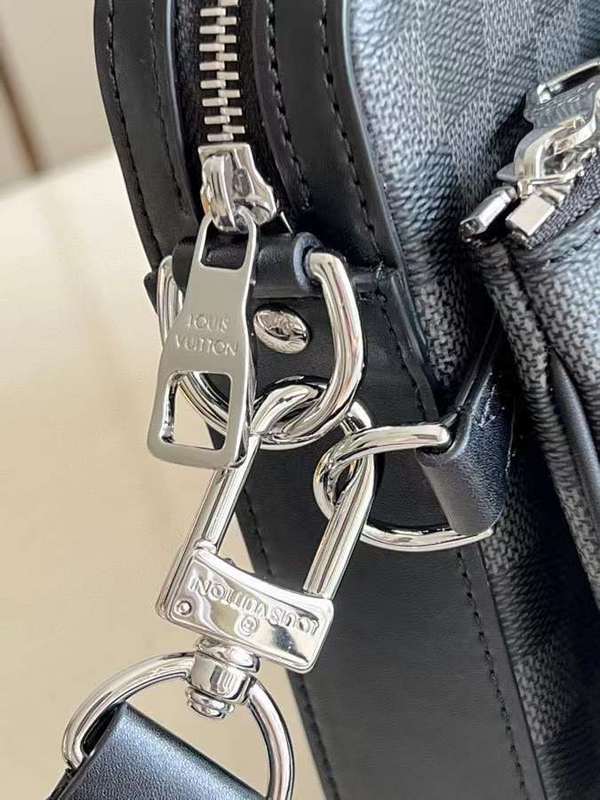 Handle and strap detail of everyday-luxe elevated women's handbag – women's premium purse