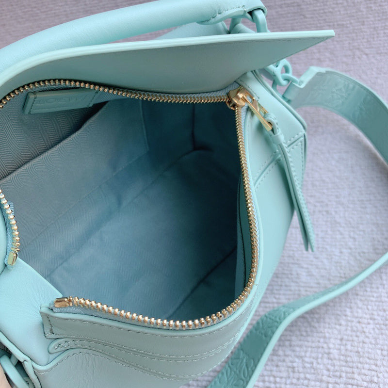 Ziva's Charm handbag – product shot (24cm*16cm*10cm)