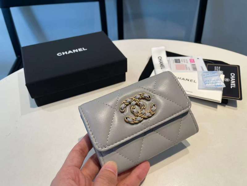 Zivas Charm Chic Craftsmanship Everyday Handbag (Statement-Ready Design) – Styled Look