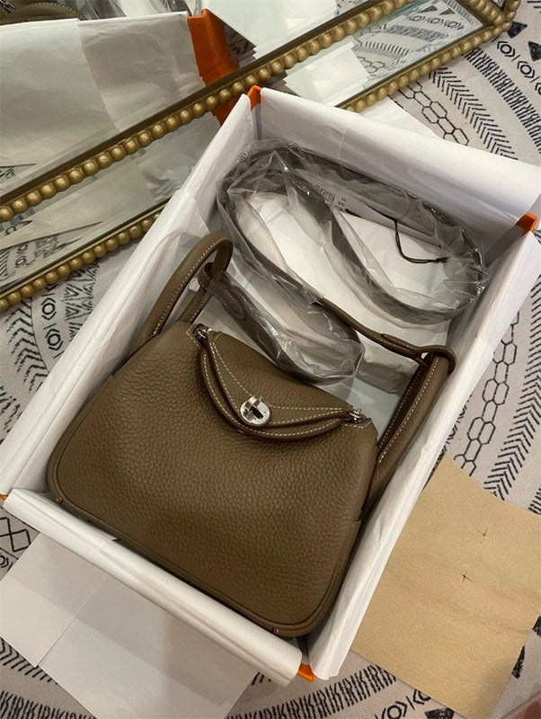  shopper bag interior and compartment view