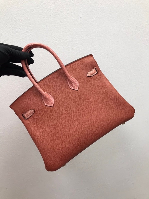  Elegant structured bag front view 85