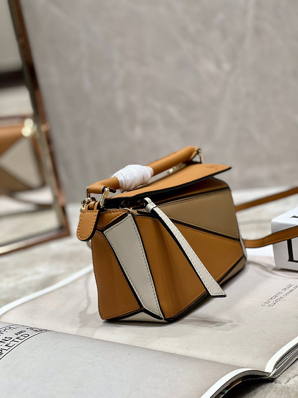 Ziva's Charm handbag – full view (18cm*12.5cm*8cm)