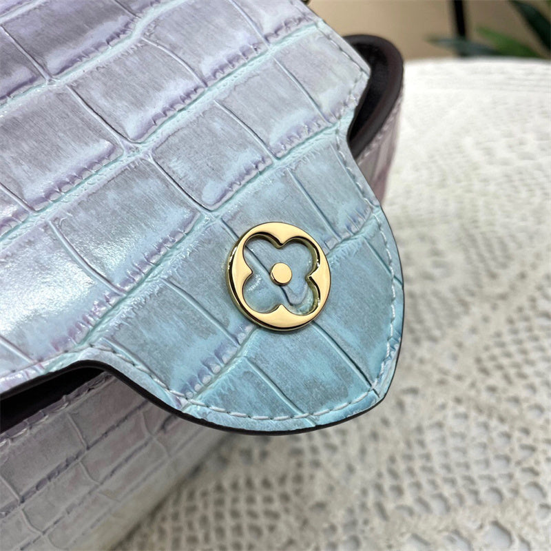  statement carryall bag detail view showing craftsmanship 14