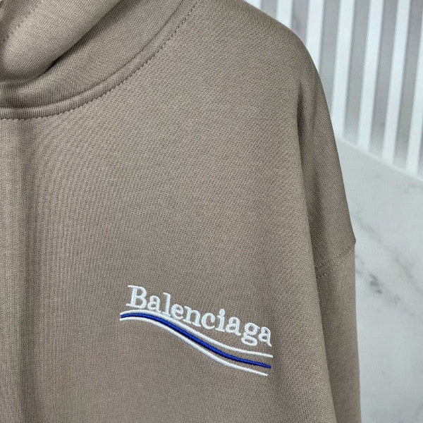 Three-quarter angle view of Balenciaga luxury piece style No.335