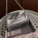 Handle and strap detail of refined sleek women's handbag – women's statement bag