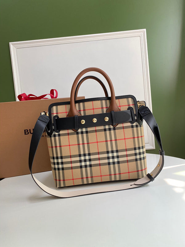 Ziva's Charm handbag – front view (one versatile size)