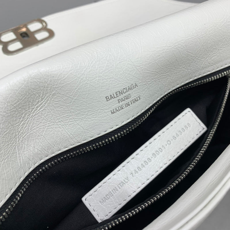 Zivas Charm Understated Luxury Fashion Handbag (Timeless Wardrobe Addition) – Side Profile
