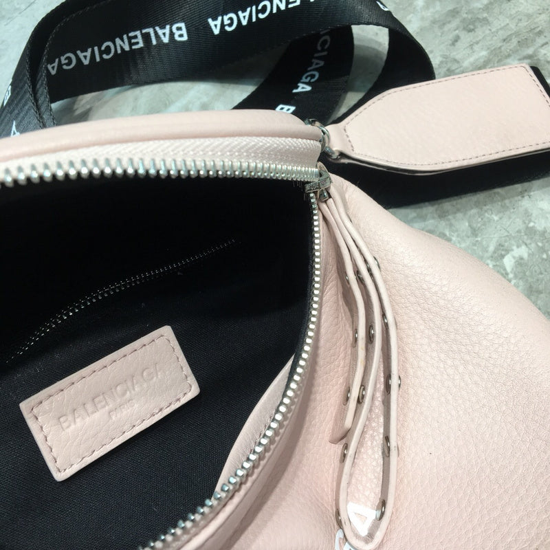 Contemporary Faux Leather Handbag - Chic Everyday Appeal | Women's Premium Handbag #750 - texture close-up (image 9) of designer-inspired handbag