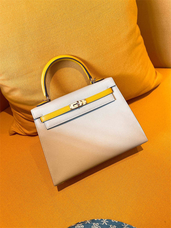  timeless shopper bag styled with outfit