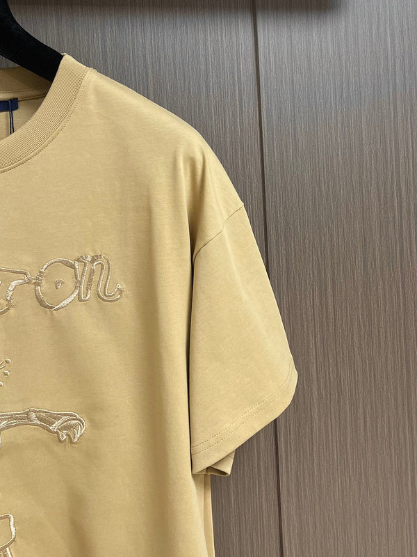 Full styled look of Louis Vuitton cotton t-shirt with label-forward styling