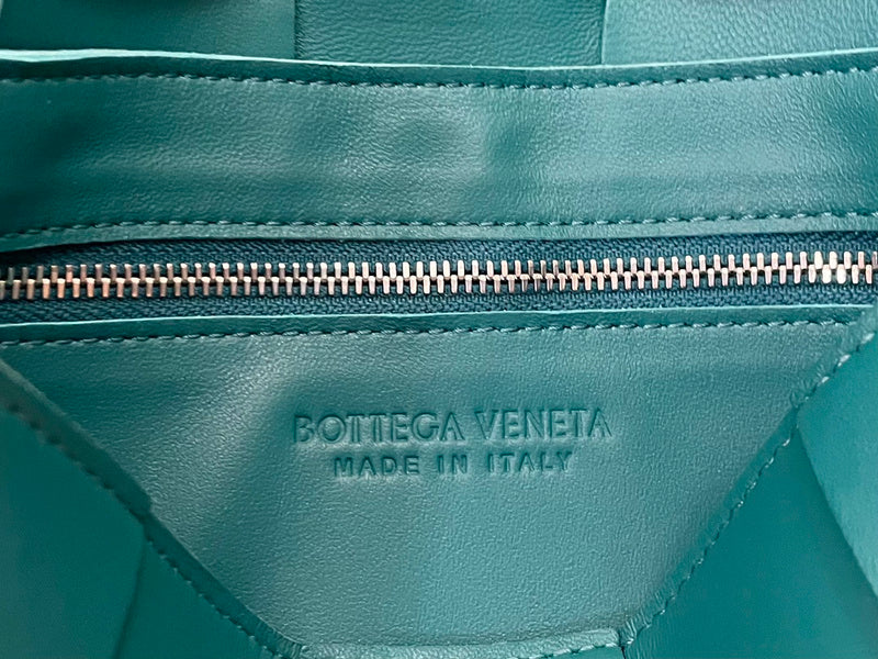 Effortless Vegan Leather Handbag - Understated Luxury Look | Women's Designer-Inspired Purse #1611 - texture close-up (image 9) of designer-inspired handbag