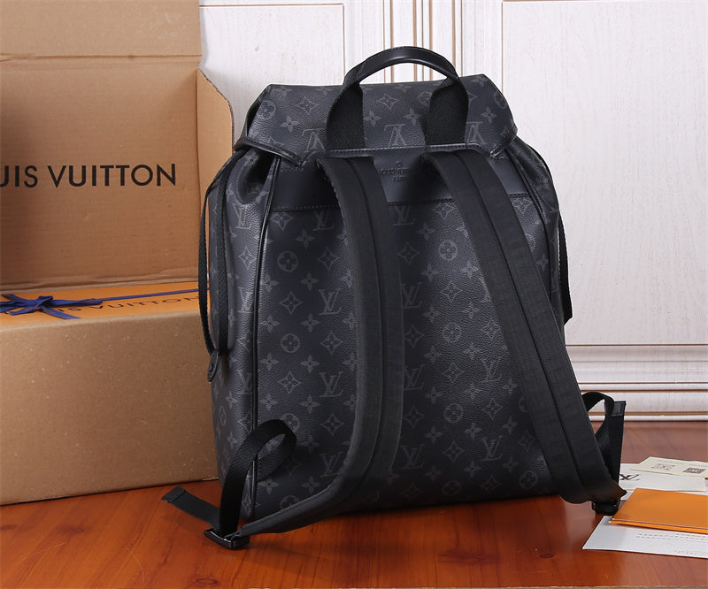  Streamlined shopper bag carried on shoulder 10