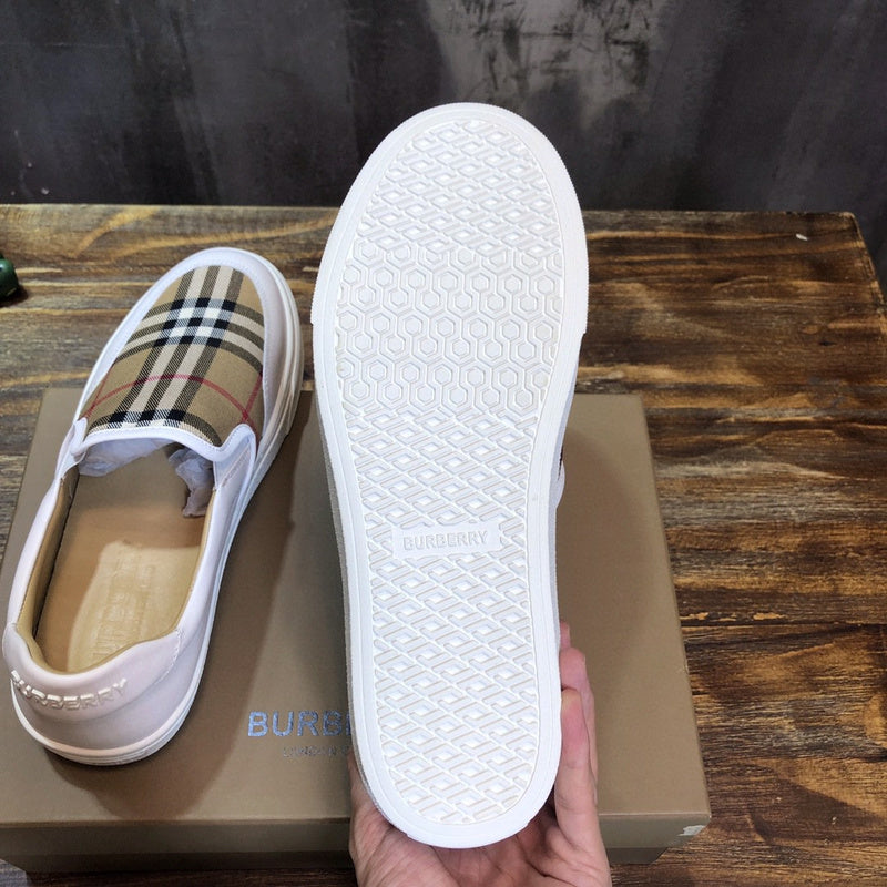Burberry shoes Style 162 - logo and branding close-up