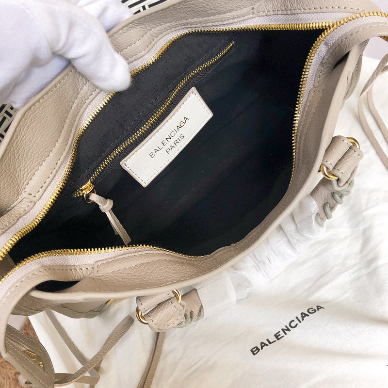 Close-up detail of signature premium women's handbag – women's everyday handbag