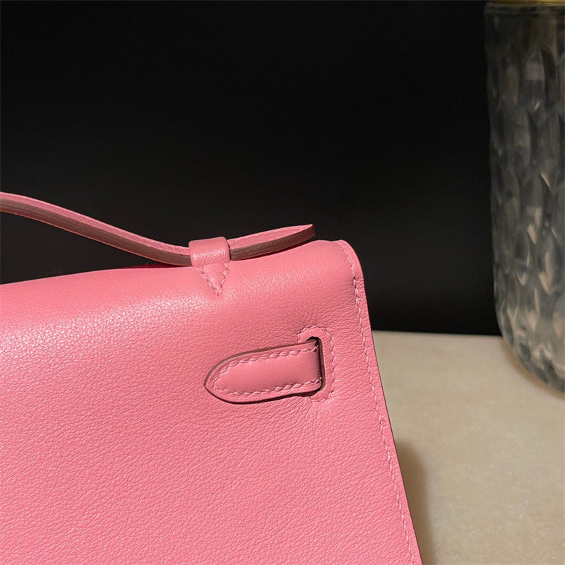  tailored shopper bag detail view showing craftsmanship 8