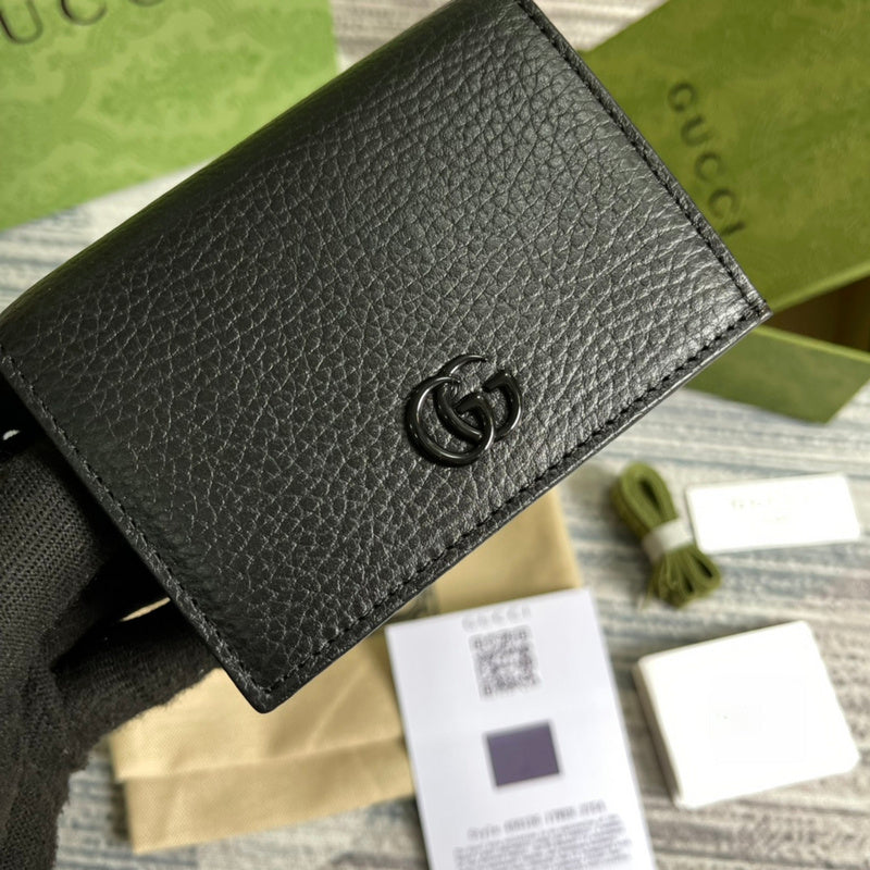 Handle and strap detail of polished signature women's handbag – women's premium purse