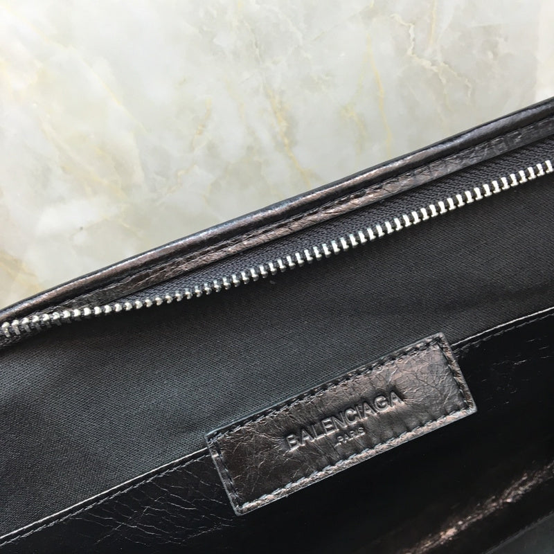 Bold Vegan Leather Handbag - Versatile Everyday Design | Women's Premium Handbag #171 - back view (image 4) of designer-inspired handbag