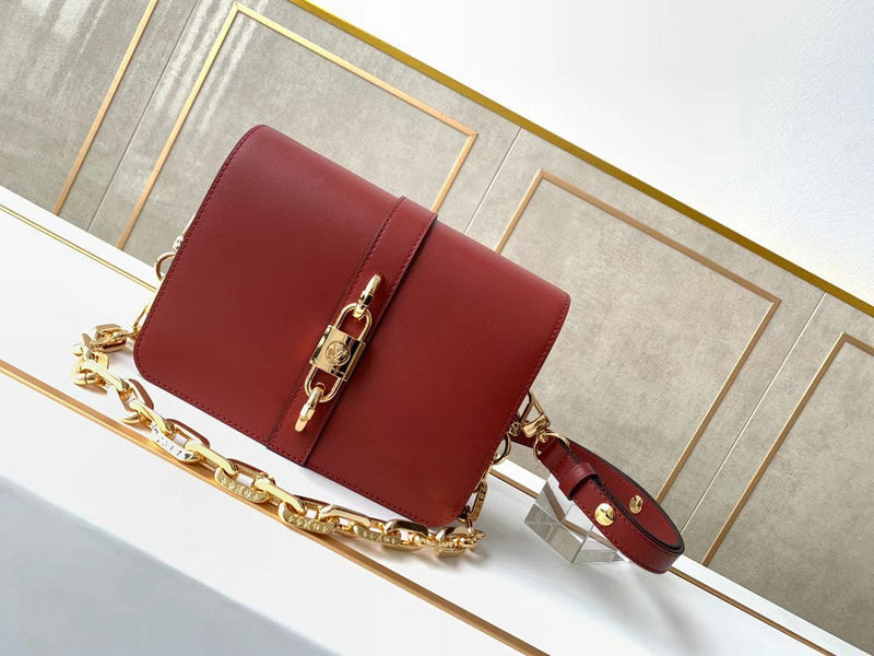 Side profile of polished structured women's handbag – women's everyday handbag