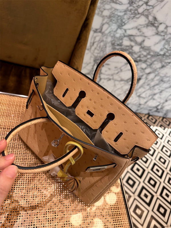  shopper bag interior and compartment view