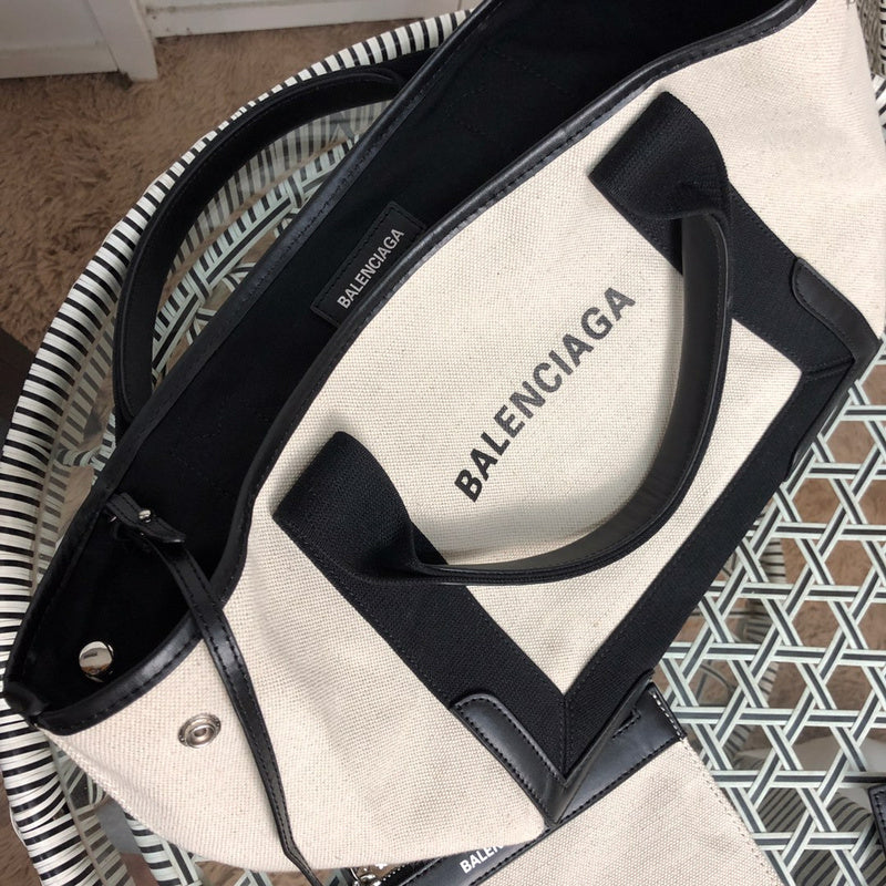 Interior view of modern everyday-luxe women's handbag – women's statement bag