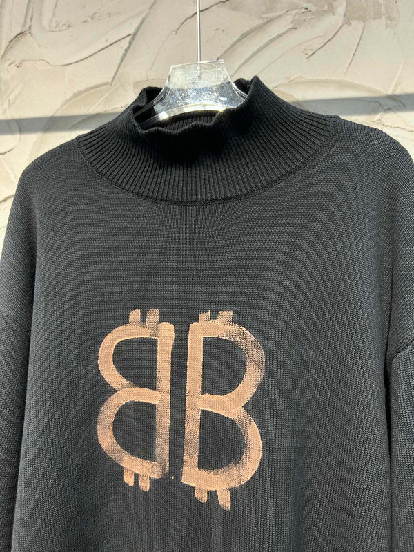 Three-quarter angle view of Balenciaga luxury piece style No.072
