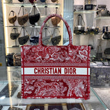 Interior view of structured chic women's handbag – women's premium purse