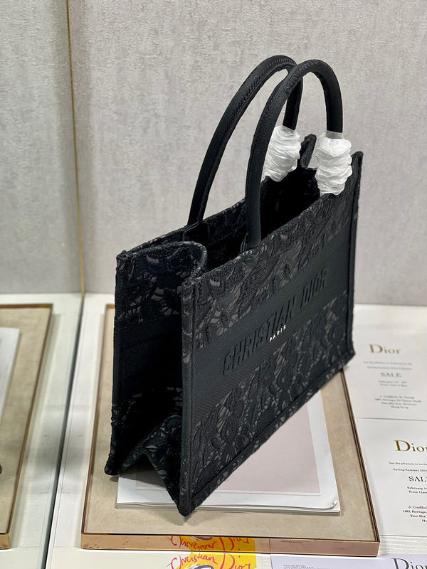 Close-up detail of everyday-luxe signature women's handbag – women's premium purse