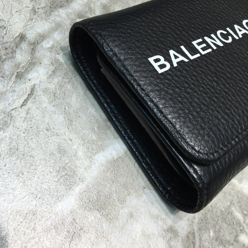 Refined Premium PU Leather Handbag - Modern Structured Build | Women's Premium Handbag #1001 - close-up detail shot (image 3) of designer-inspired handbag