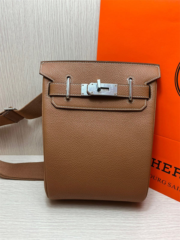  Essential tote bag front view 13