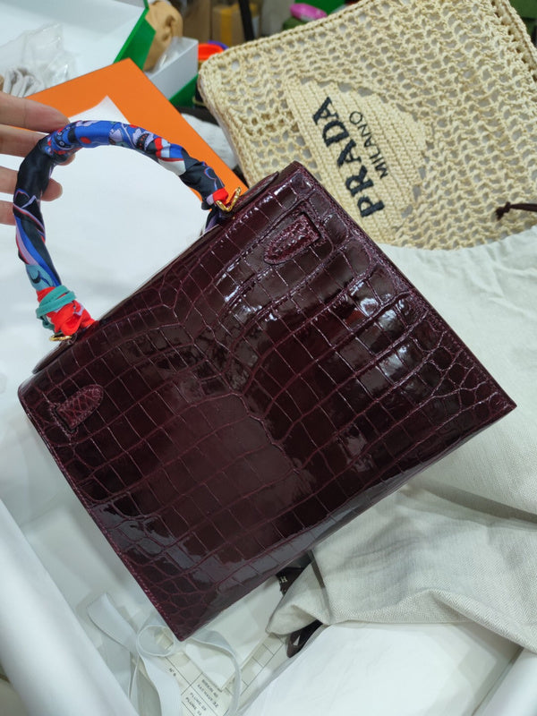 Graceful handbag styled for everyday wear
