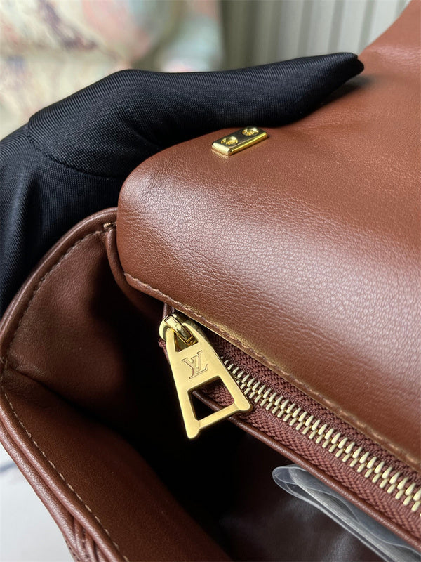  structured shoulder bag detail view showing craftsmanship 8